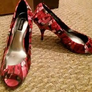 White house Black market heels size 7